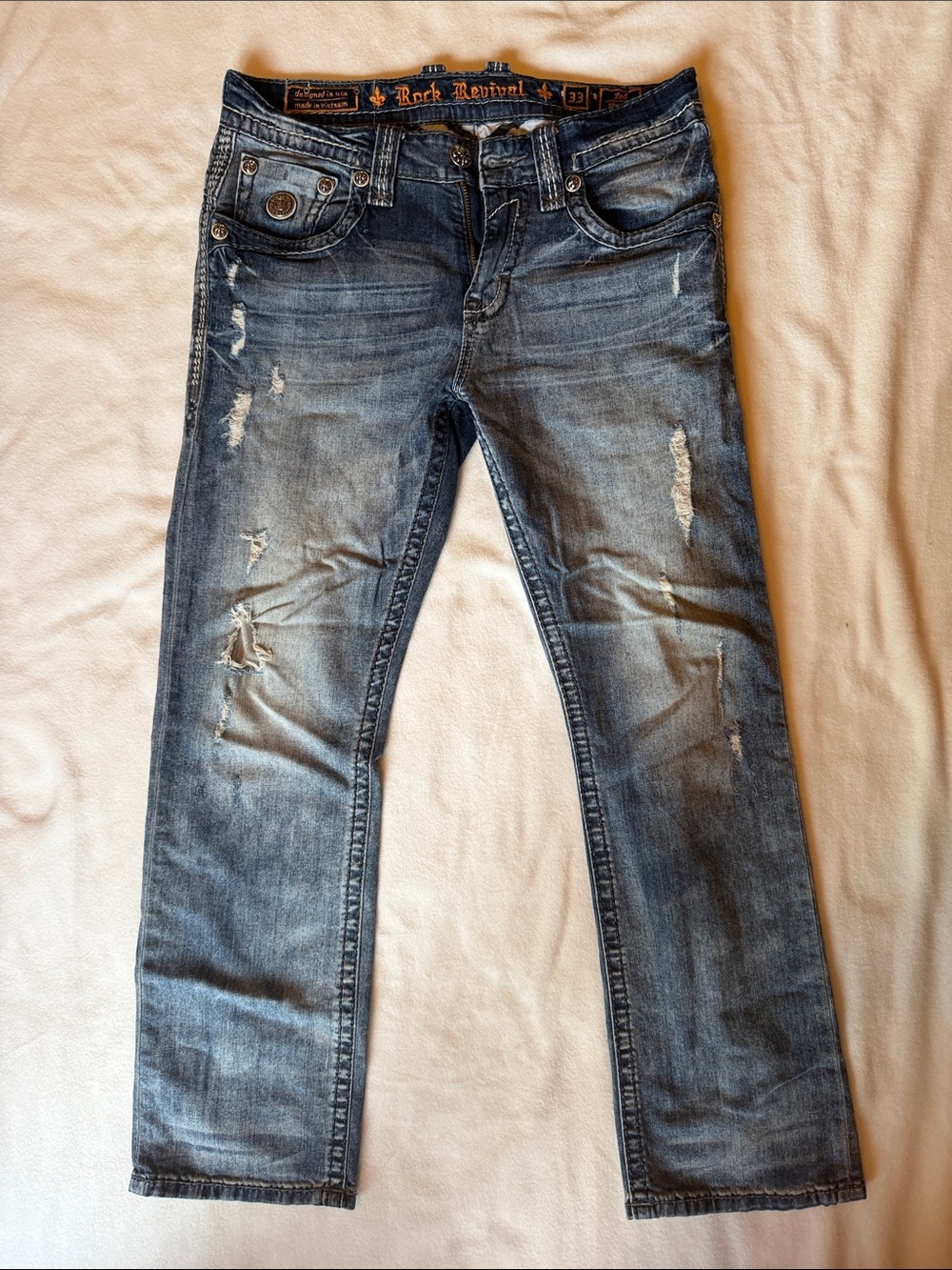 Men’s Rock Revival Straight Distressed Denim - Faded Blue